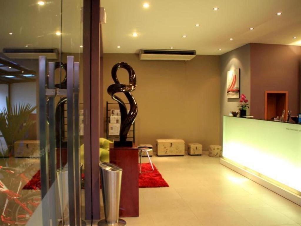 Plan B Hotel Padang  Exterior photo
