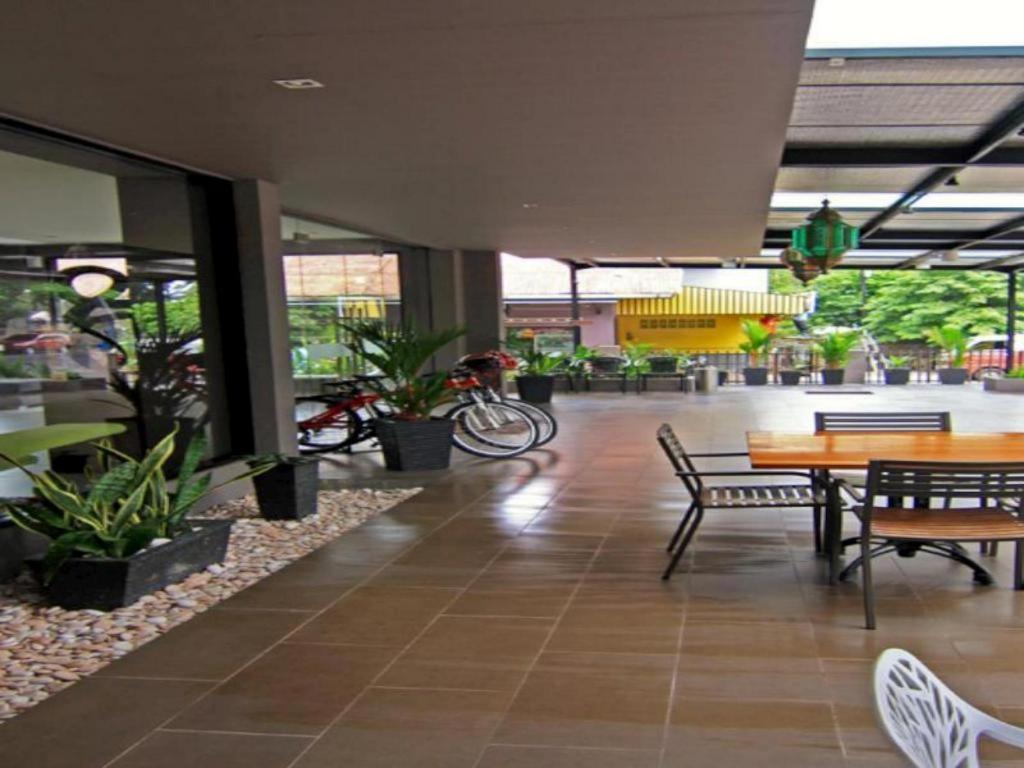 Plan B Hotel Padang  Exterior photo