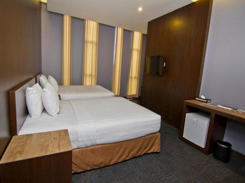 Plan B Hotel Padang  Exterior photo