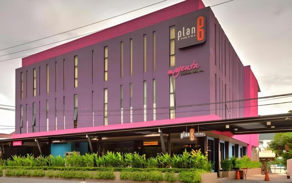 Plan B Hotel Padang  Exterior photo