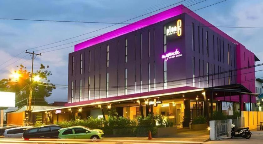 Plan B Hotel Padang  Exterior photo