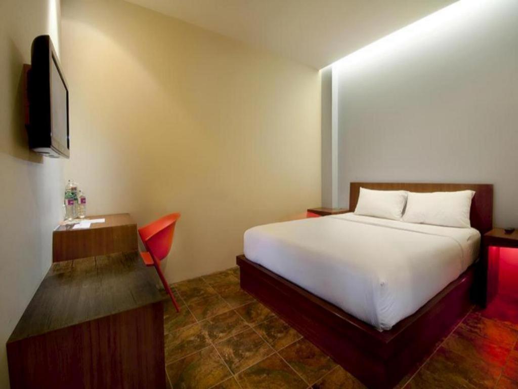 Plan B Hotel Padang  Exterior photo
