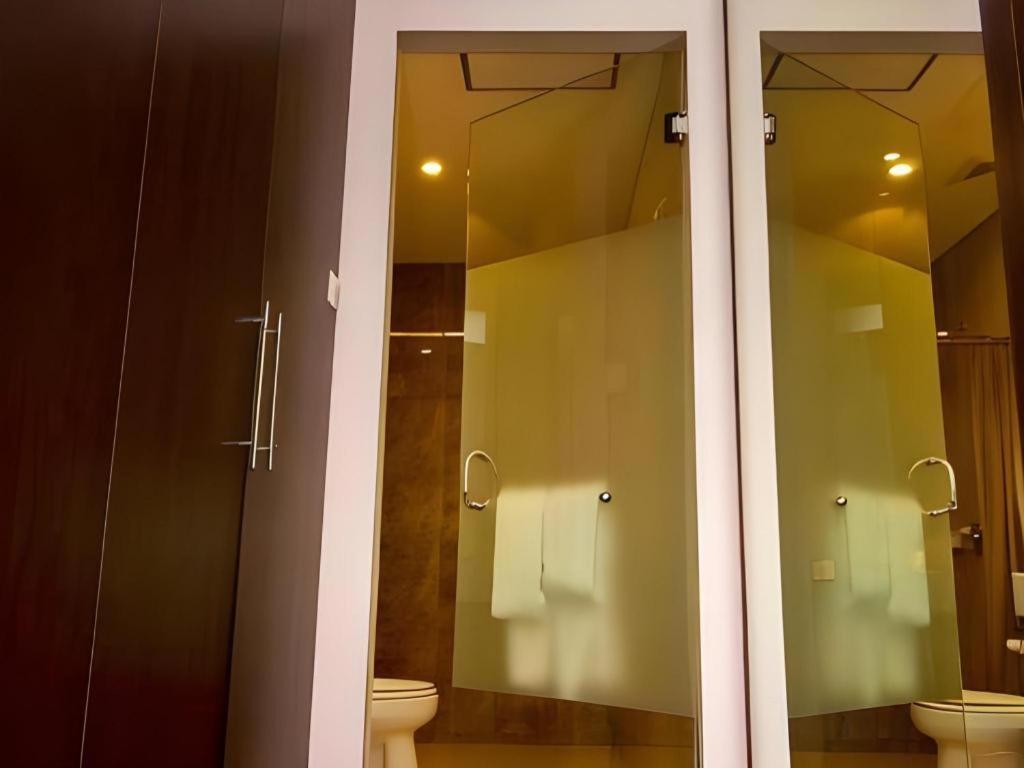 Plan B Hotel Padang  Exterior photo